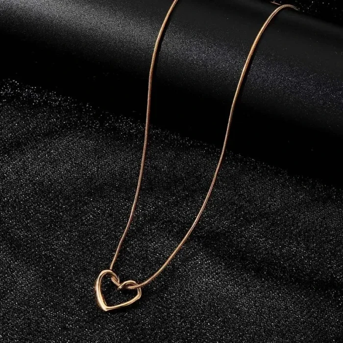New Simple Hollow Love Heart Pendant Necklace for Women Fashion Creative Geometric Clavicle Chain Necklaces Party Jewelry Gift - Image 3
