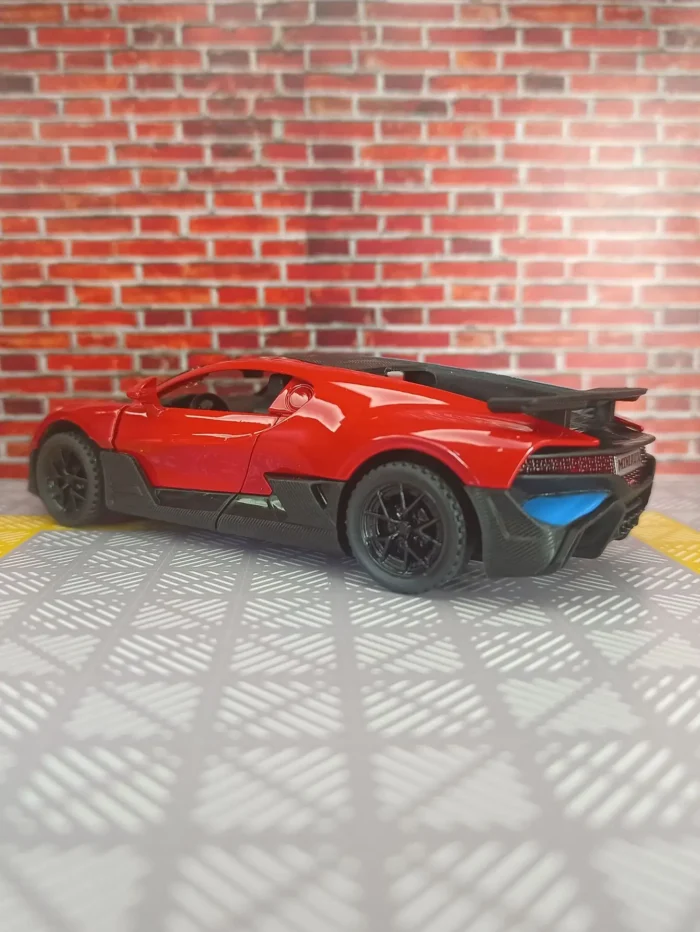 1:32 Bugatti DIVO alloy racing model ornaments acousto-optic pull back double-door boy gifts has sound and lighting functions - Image 5